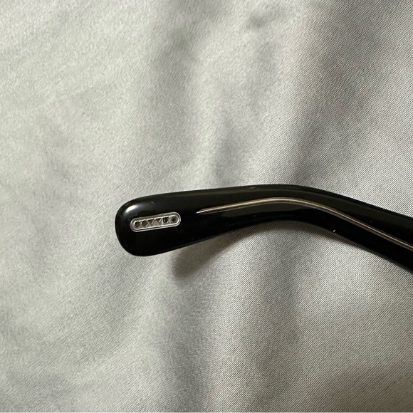 Oliver Peoples - Eadie (OV5490SU) - Black with Polarized Grey Lens - Picture 11 of 13